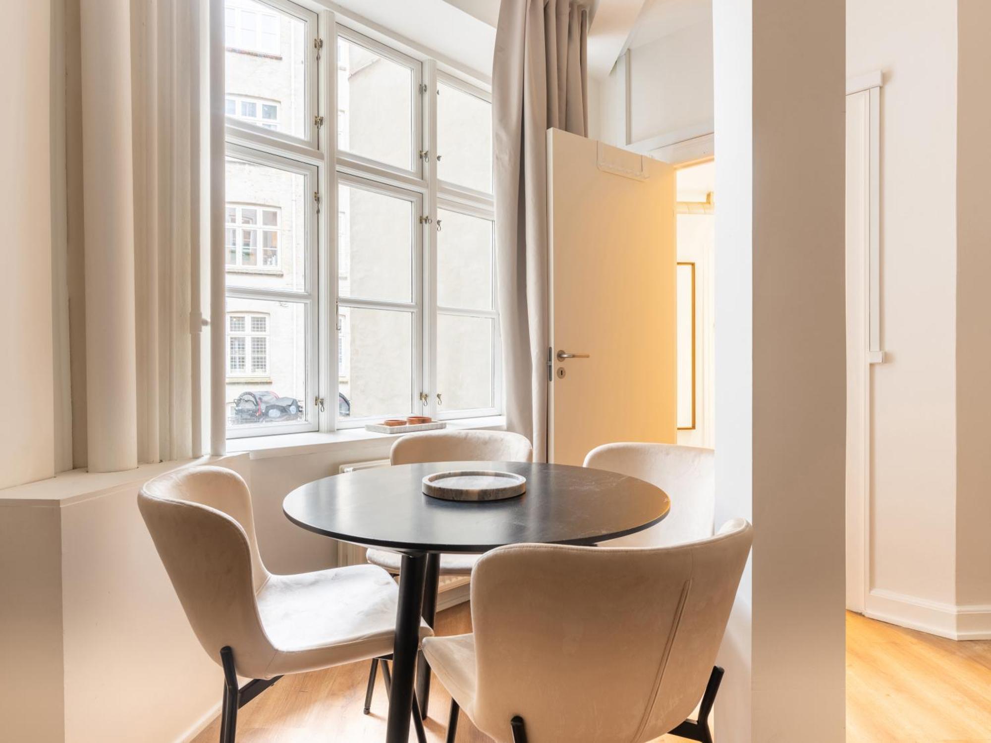 Sanders Noble - Fantastic 4-bdr In The Capital Copenhague
